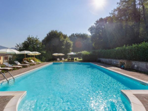 Гостиница Ancient Medici villa with private pool and views of the hills of Mugello  Виккио